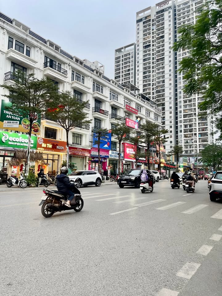 Biệt thự sân vườn Xuân La, Tây Hồ 80m² giá 27.5 tỷ - Không gian sống đẳng cấp!