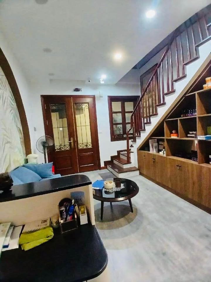 Nhà mới Ba Đình 67m² giá 19.8 tỷ - Nội thất gỗ cao cấp, ở ngay!