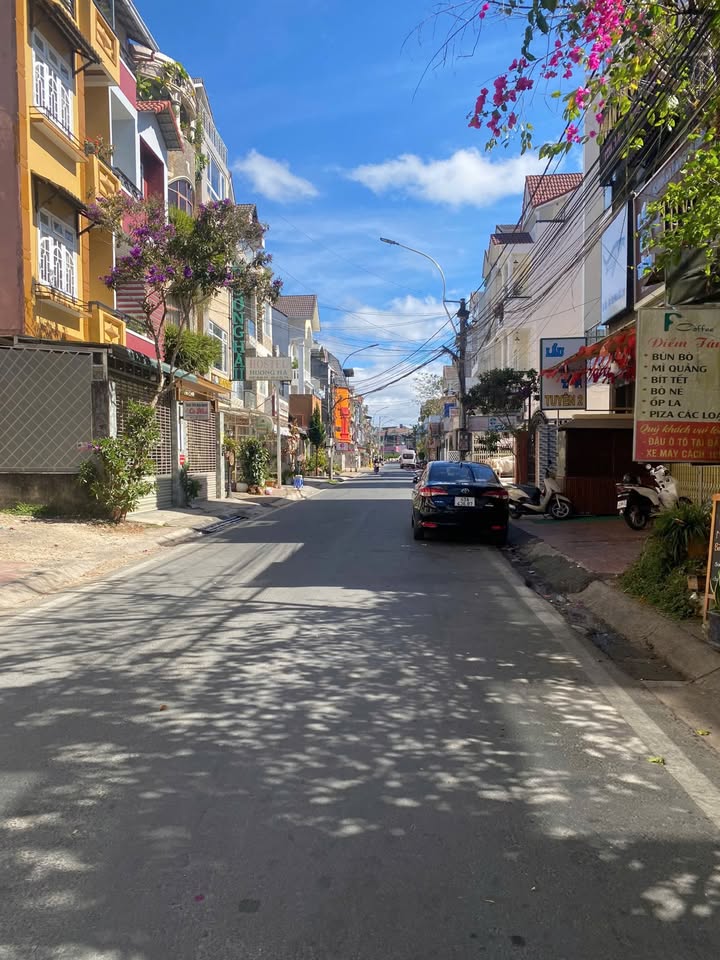 Nhà phố Nguyễn Công Trứ, Đà Lạt 72m² giá 11 tỷ - Cơ hội đầu tư tuyệt vời!