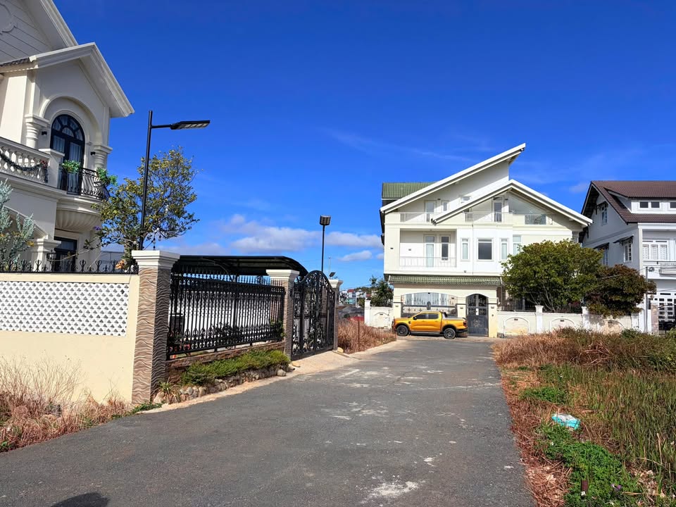 Đất mặt tiền đường nhựa Phường 8, Đà Lạt 202m² giá 8.6 tỷ - Cơ hội đầu tư tuyệt vời!