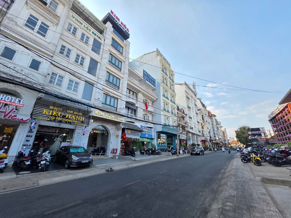 Khách sạn 2 mặt tiền Nguyễn Chính Thanh Đà Lạt 94m² giá 36 tỷ - Kinh doanh ngay!