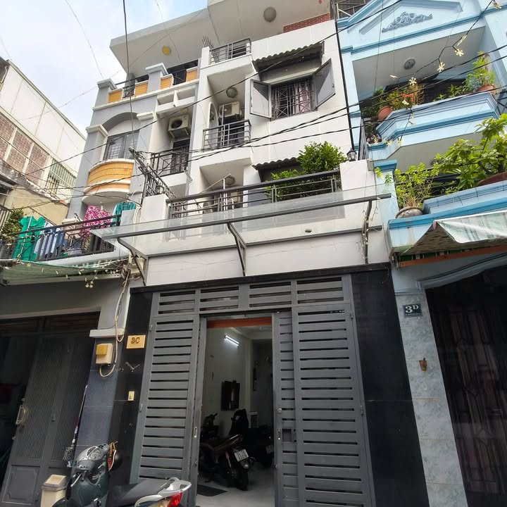 Nhà bán hẻm xe hơi Nguyễn Trãi 52m² giá 13 tỷ - Vị trí trung tâm quận 1!