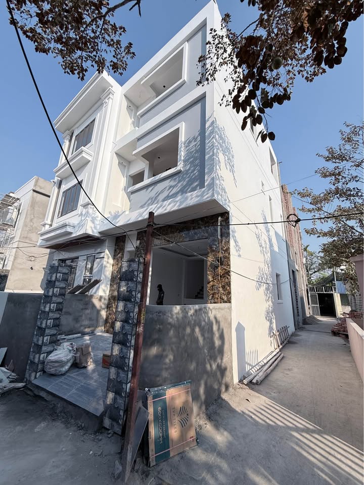 Nhà lô góc 3 tầng Hồng Thái 50m² giá 2 tỷ - Sẵn sàng vào ở ngay!