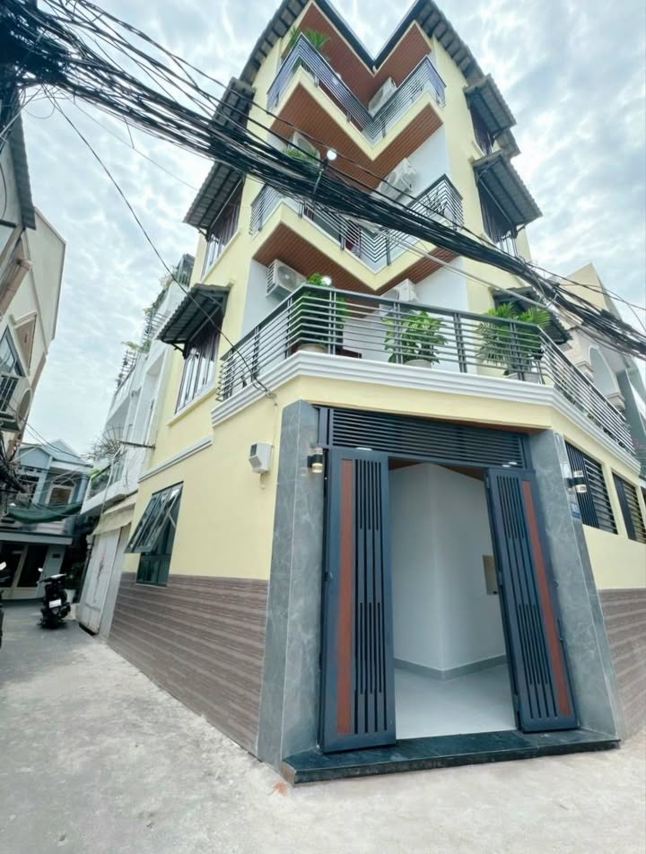 Nhà phố Nguyễn Thị Thập Quận 7 127m² giá 9.6 tỷ - Căn góc thoáng mát!