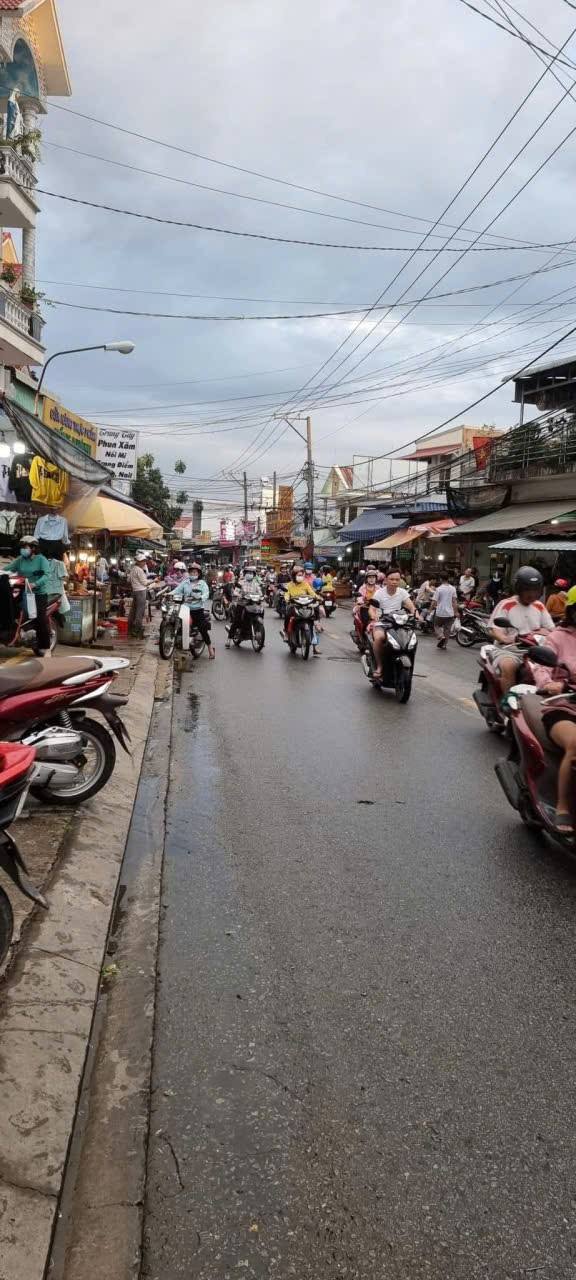 Bán nhà mặt tiền chợ Đoàn Thị Kia Dĩ An 148m² giá 9 tỷ - Cơ hội đầu tư sinh lời!