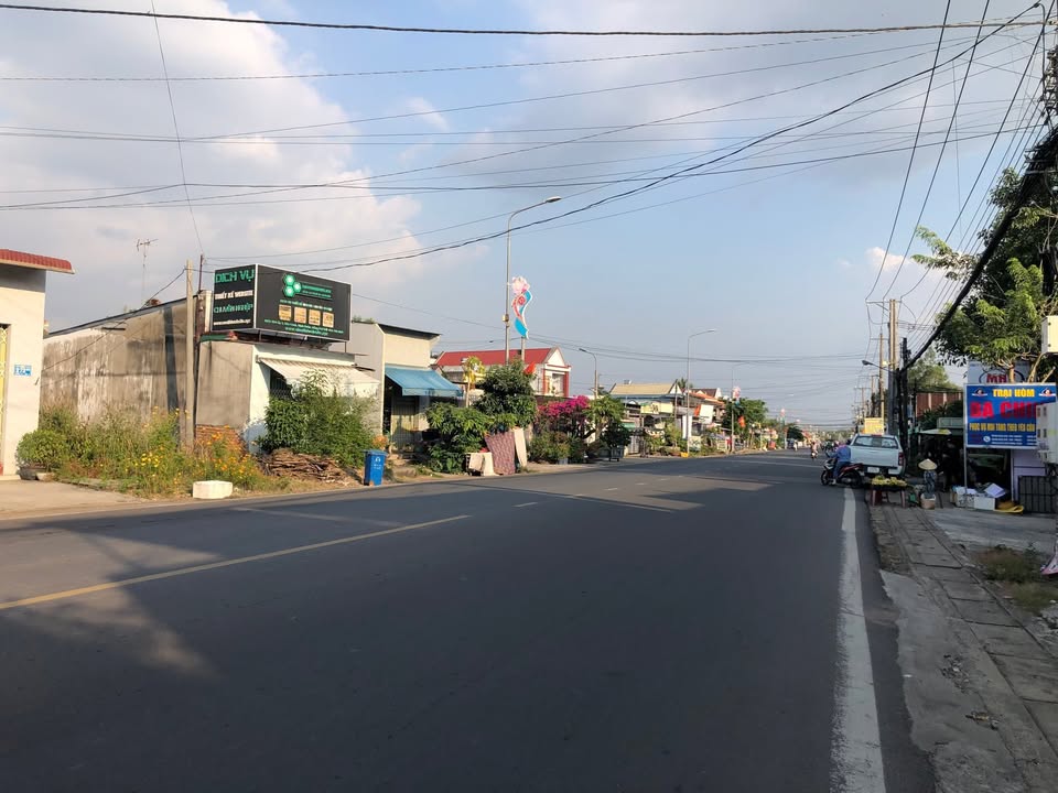 Đất thổ cư 300m² tại Ấp 1, Gia Canh, Định Quán chỉ 1.85 tỷ - Cơ hội đầu tư tuyệt vời!