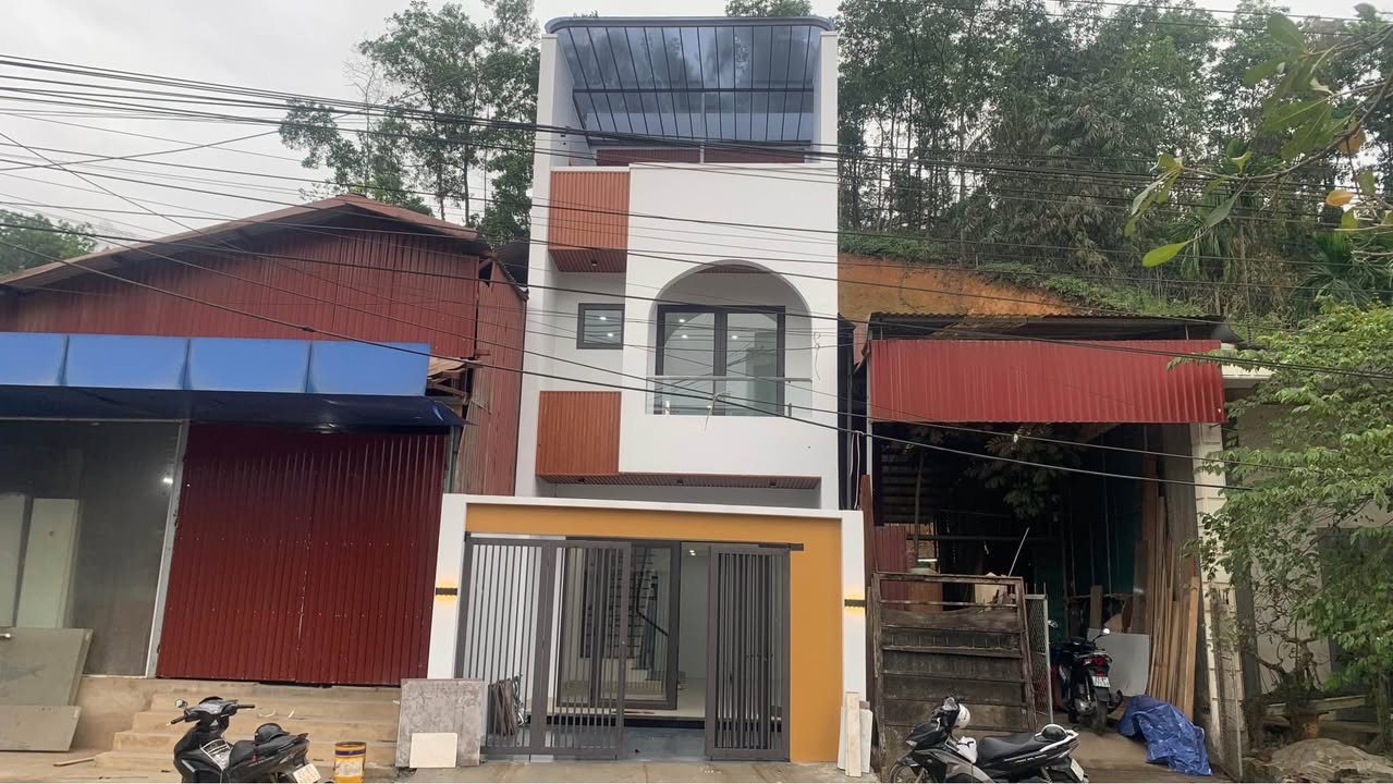 Nhà mặt đường Bảo Lương Km4, Yên Bái 81m² giá 3.5 tỷ - Thiết kế hiện đại, sẵn sàng vào ở!