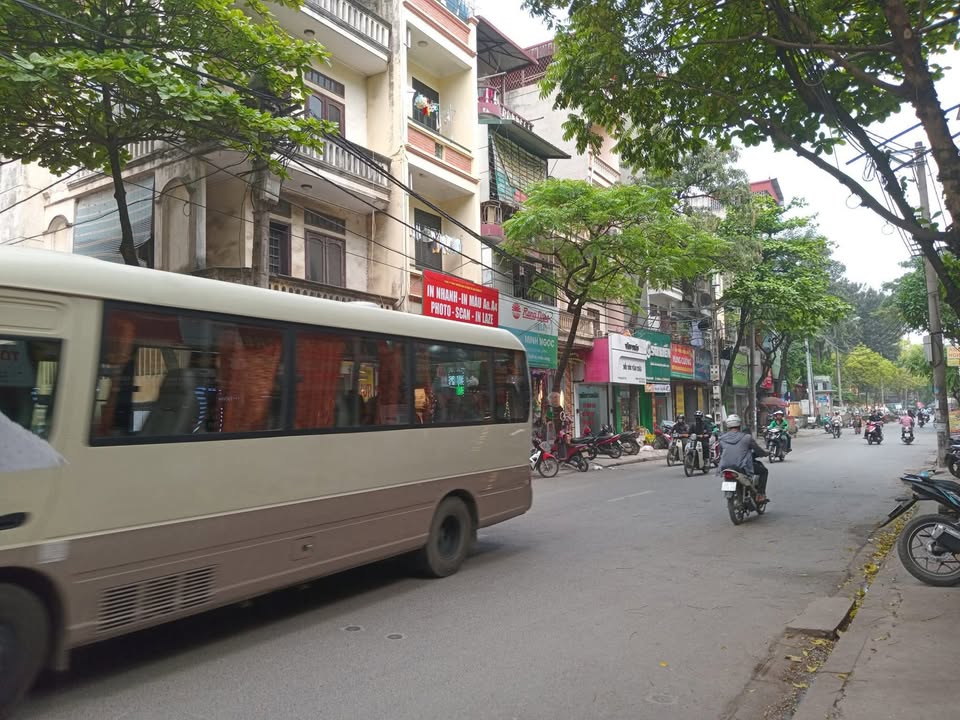 Nhà mặt phố Hoàng Văn Thái, 63m², giá 2x tỷ - Kinh doanh đỉnh cao!