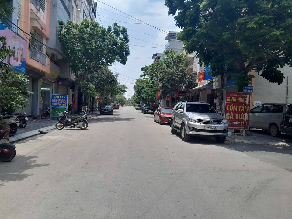 FrontHouse tại phố Lê Lợi, huyện Ứng Hòa, 92m² giá 7.36 tỷ - View mặt sông thoáng mát!