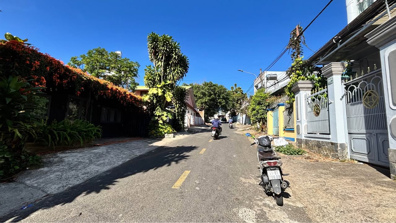 Nhà mặt tiền Nguyễn Thị Minh Khai, Bảo Lộc 77m² giá 3.4 tỷ - Kinh doanh thuận lợi!