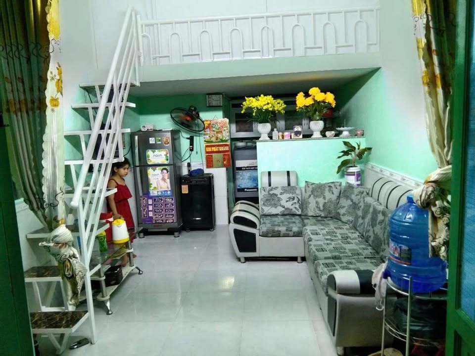 Nhà bán Thới Tam Thôn Hóc Môn 18m² giá 600 triệu - Gần chợ gà, hẻm thông