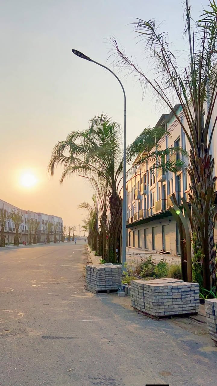 Nhà 1 Trệt 2 Lầu Đường Nhựa Ô Tô, Long Xuyên 198m² Giá 4 Tỷ - Xây Mới Hiện Đại