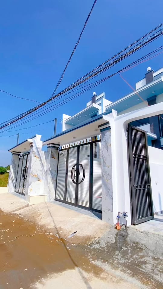 Nhà phố hiện đại tại Bình Chánh 108m² giá 2.65 tỷ - Đón Tết xum vầy!