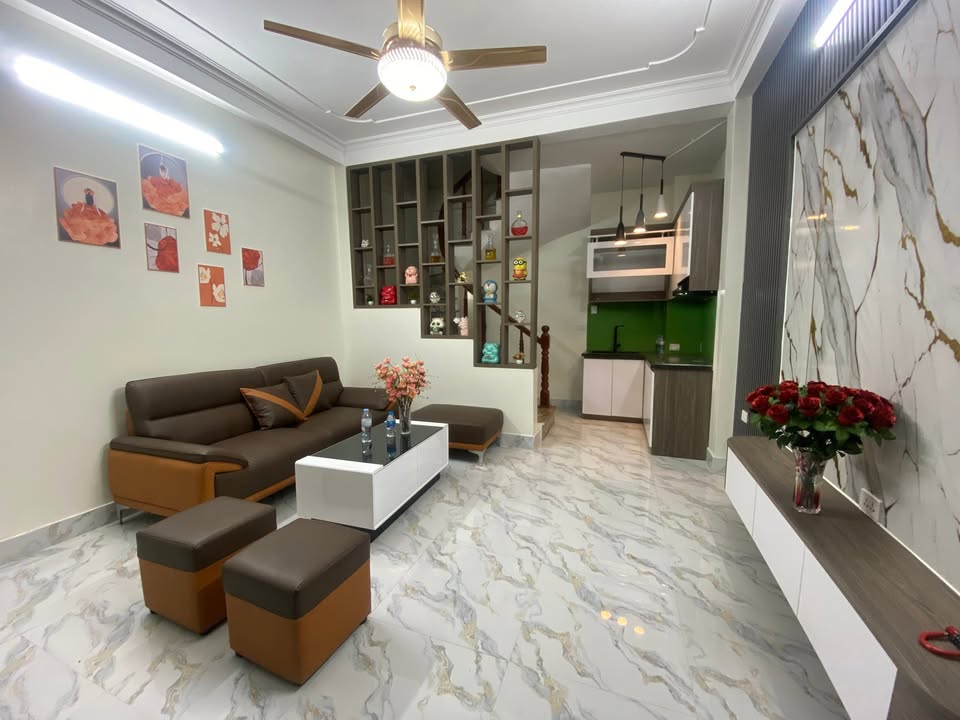 Nhà riêng Phường Lĩnh Nam, Quận Hoàng Mai 36m² giá 5 tỷ - Gần trường học và chợ