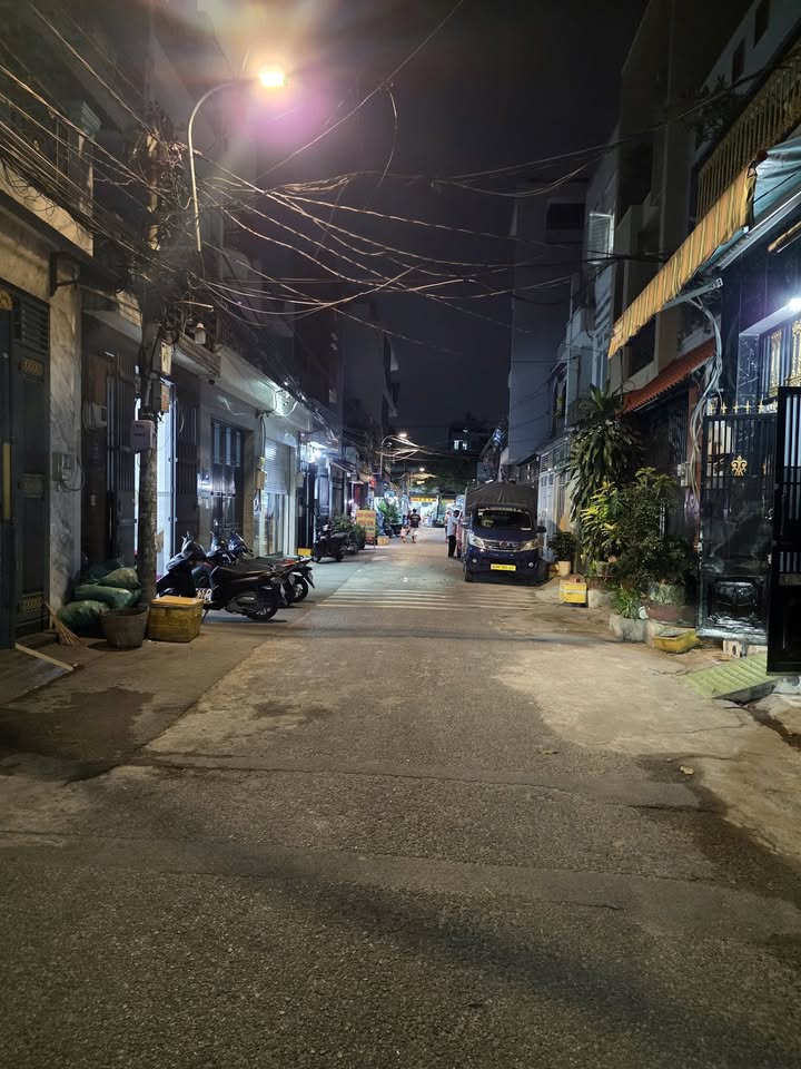 Bán nhà Hẻm 8m kinh doanh, Đường số 1, Bình Tân, 28m² chỉ 3.999 tỷ - Cơ hội đầu tư tuyệt vời!