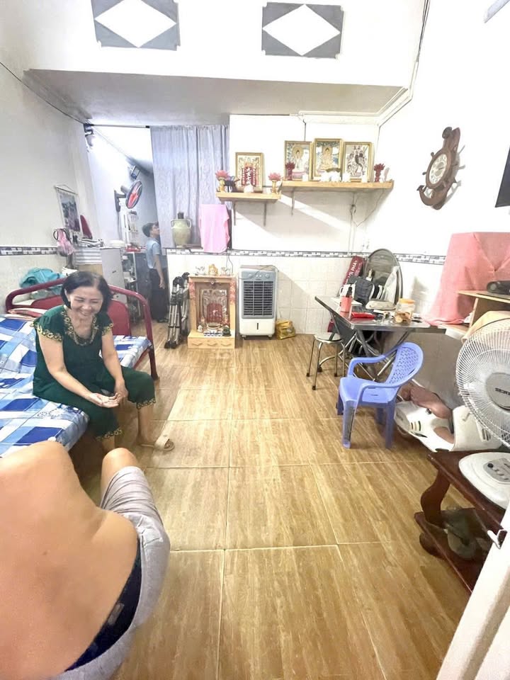 Bán nhà hẻm Phú Định, Quận 8 - 40m² giá 2 tỷ - Sổ hồng riêng, đầu tư sinh lời!