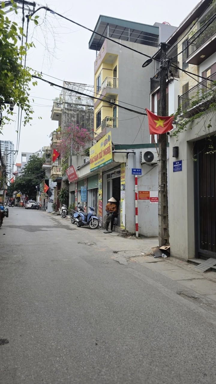 Nhà mới xây tại Xuân Đỉnh, 35m² giá 10.5 tỷ - Đầy đủ nội thất, sẵn sàng vào ở!