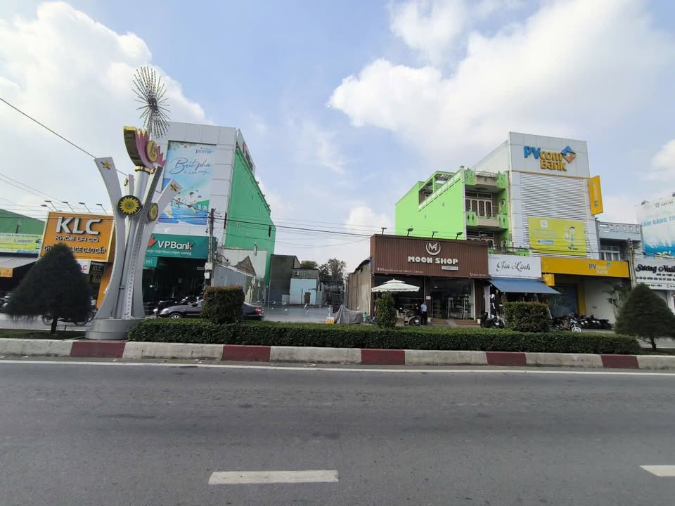 FrontHouse Bến Lức 262m² giá 33 tỷ - Vị trí vàng, khai thác dòng tiền ổn định!