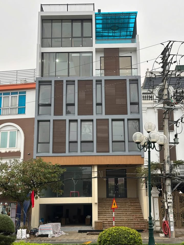 Mặt bằng cho thuê tại 19 Lý Thái Tổ, 180m² - Vị trí đắc địa cho kinh doanh!