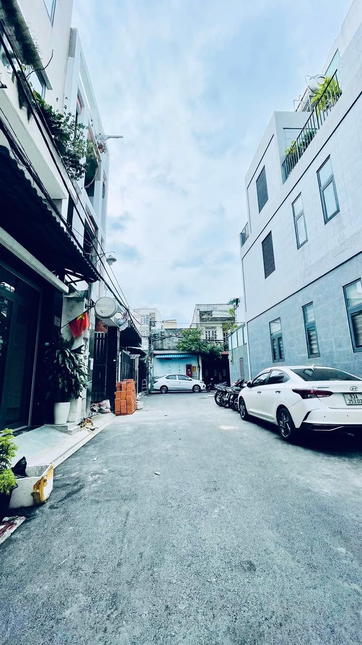 Nhà mới 3 tầng hẻm 5m Lê Thúc Hoạch, Phú Thọ Hòa, 79m² giá 9.4 tỷ - Sẵn sàng vào ở ngay!