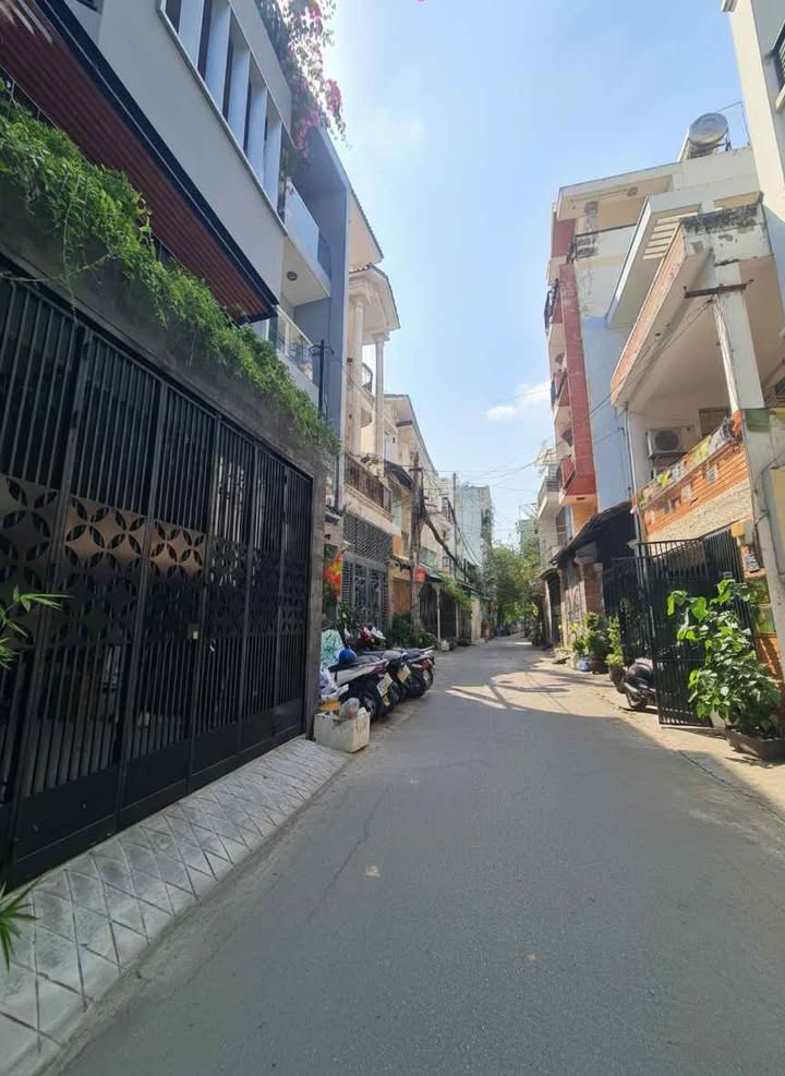 Nhà 2 tầng đường Tân Sơn Nhì 64m² giá 6.5 tỷ - Ô tô vào tận nhà!