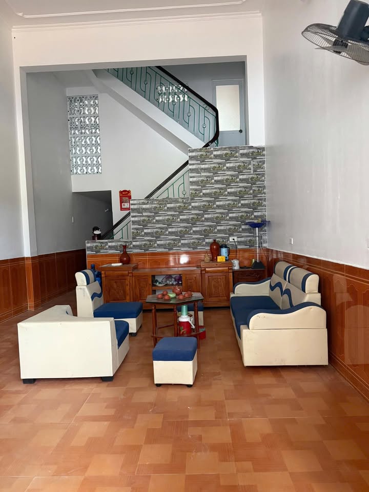 Nhà mặt đường EC Hùng Thắng, Hạ Long 100m² giá 6 tỷ - Đầu tư sinh lời ngay!