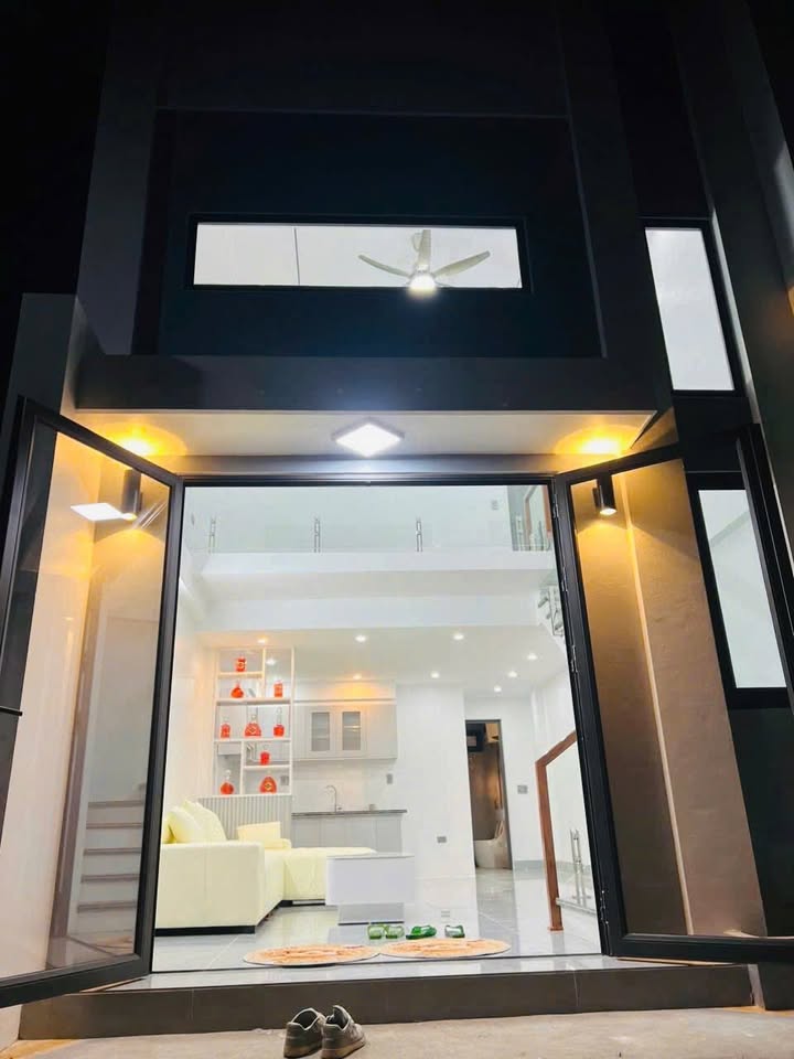 Nhà 2 tầng + Gác lửng tại Quang Hanh, 150m² giá 1 tỷ - Sẵn sàng vào ở!