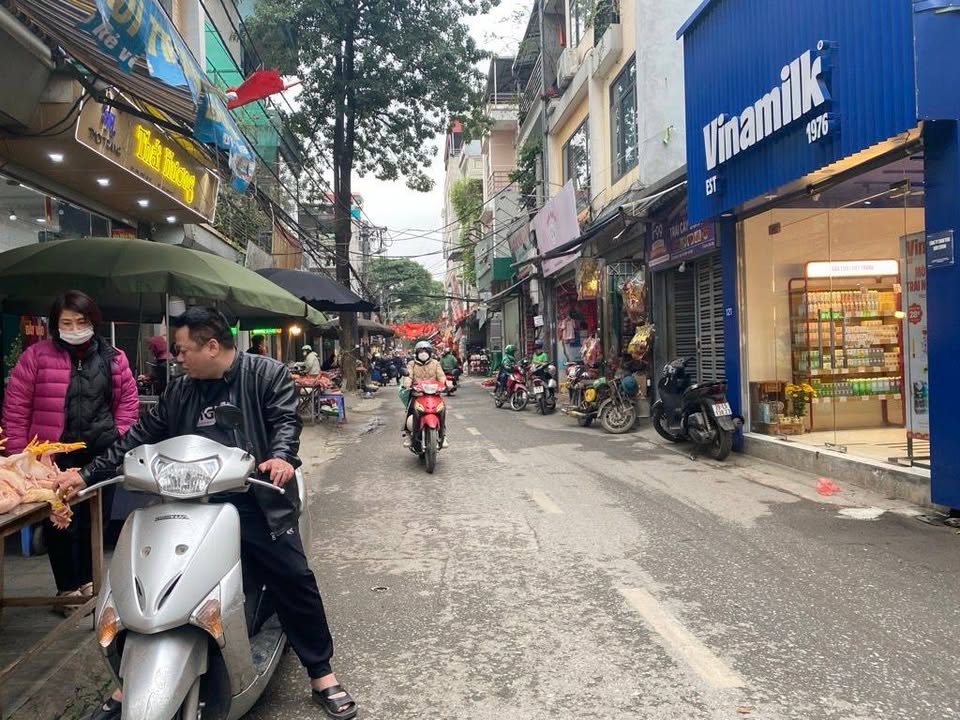 Nhà ở Đông Ngạc Bắc Từ Liêm 74m² giá 13.3 tỷ - Ô tô đỗ cửa, dân trí cao!