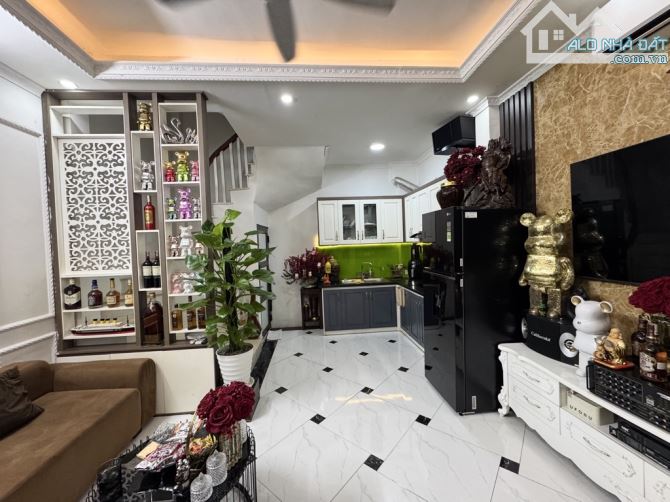 Nhà Định Công 35m² giá 7.4 tỷ - Sẵn sàng ở ngay, nội thất đầy đủ!