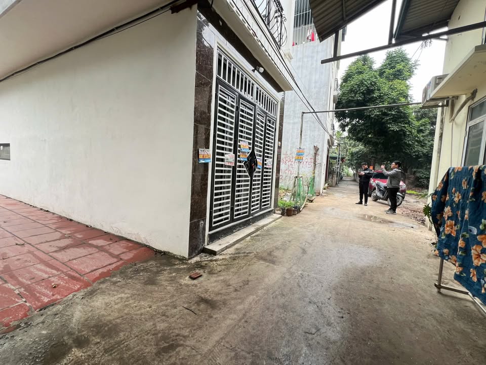 Nhà mặt ngõ lô góc tại Quốc lộ 6, 30m² giá 3.8 tỷ - Tiềm năng lớn!