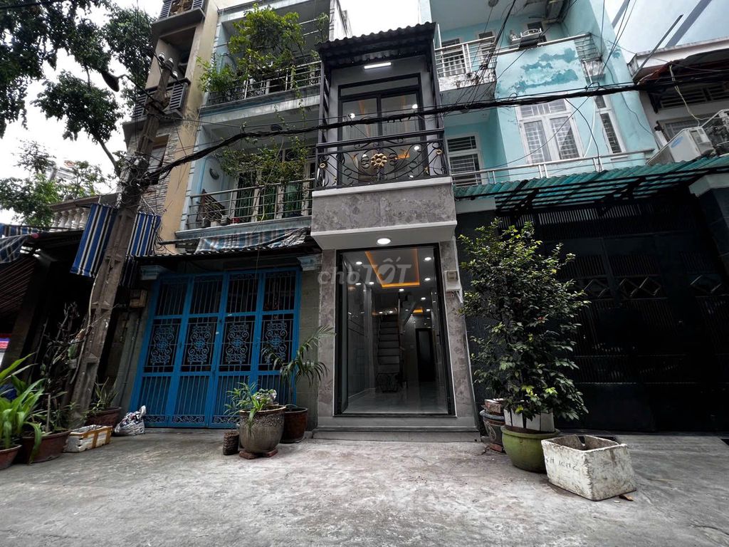 Nhà cho thuê hẻm Vĩnh Khánh, Q4 - 11 triệu, đầy đủ nội thất