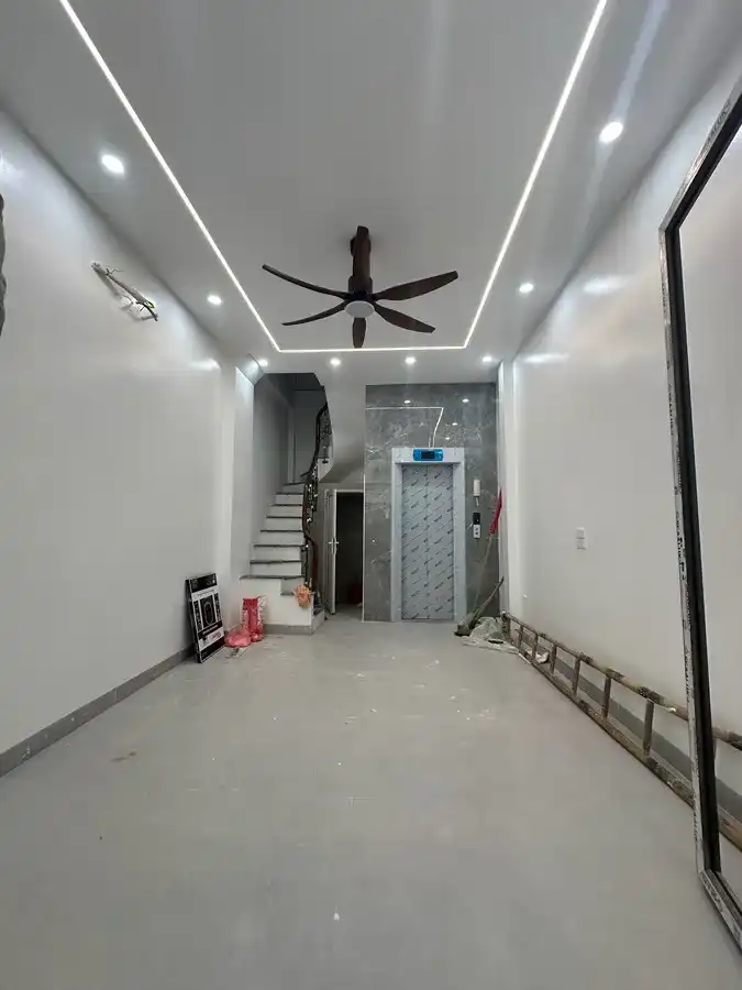Nhà phố Tân Mai, Hoàng Mai, 28m², giá 10.5 tỷ - Ô tô đỗ cửa, kinh doanh tốt!