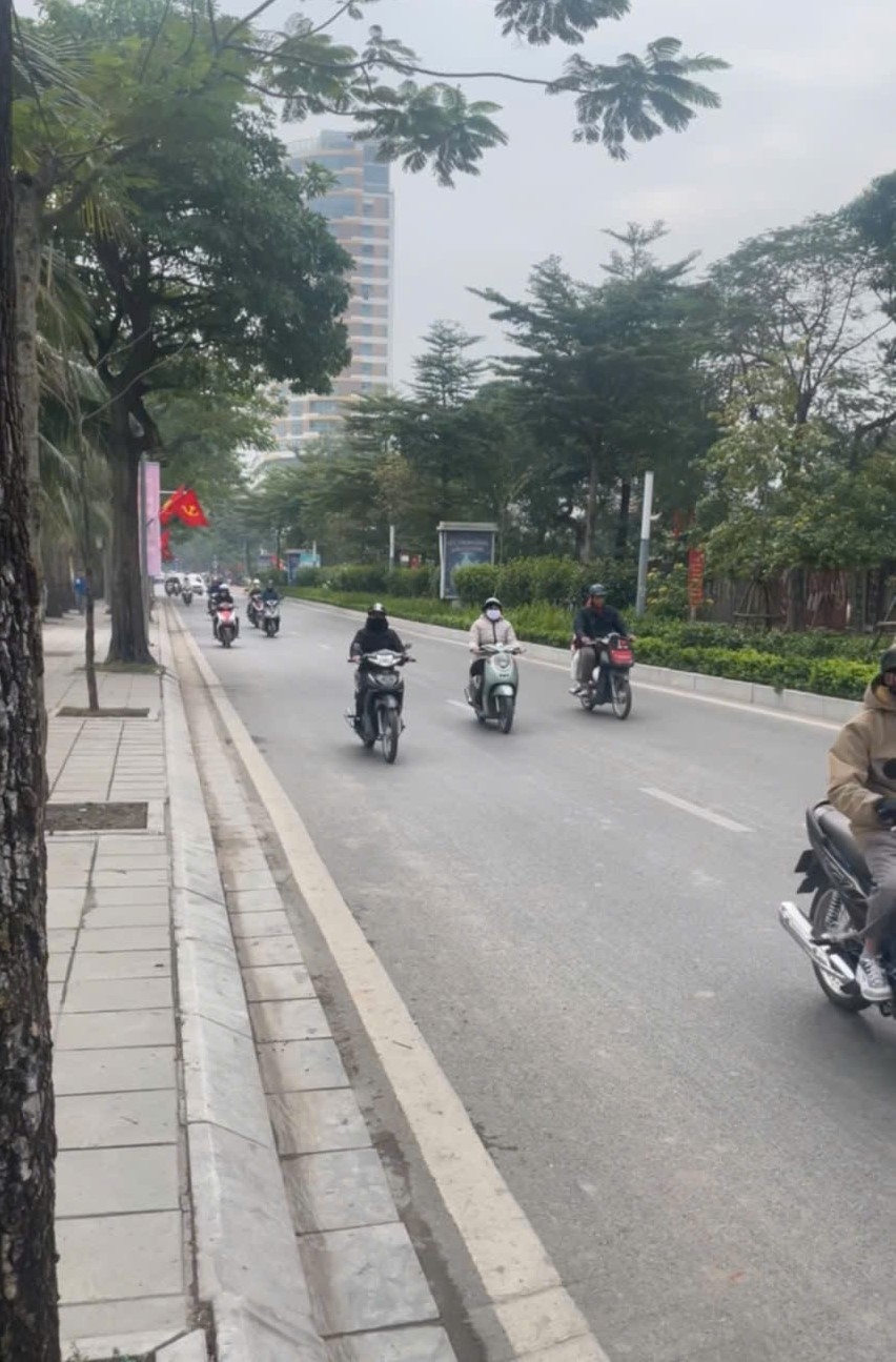 Nhà mặt phố Lạc Long Quân, 26m² giá 11.5 tỷ - Vỉa hè rộng, kinh doanh sầm uất!