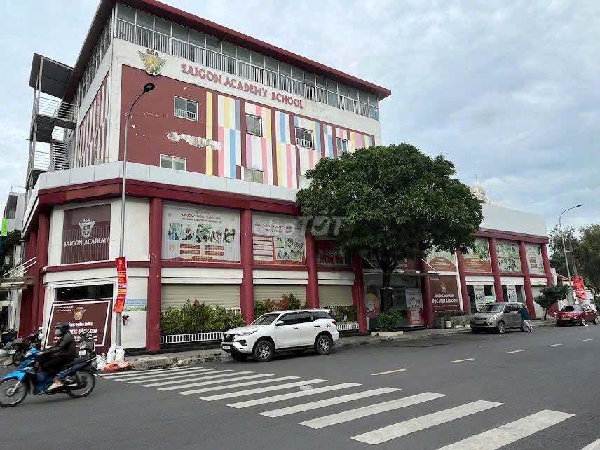 Cho thuê văn phòng tại Hoàng Việt, Tân Bình 2500m² - Vị trí trung tâm, nhận diện thương hiệu tốt!