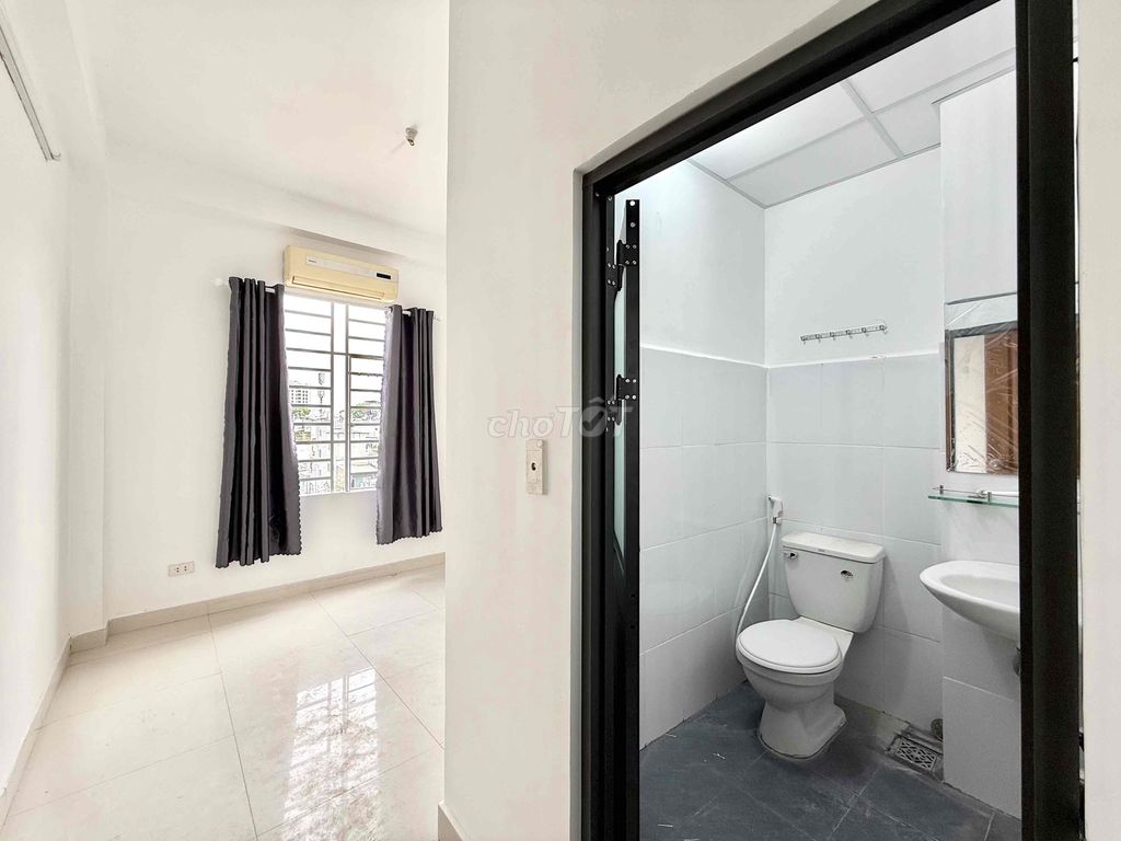 Phòng trọ giá rẻ Quận 10 20m² - Có cửa sổ thoáng mát, máy lạnh