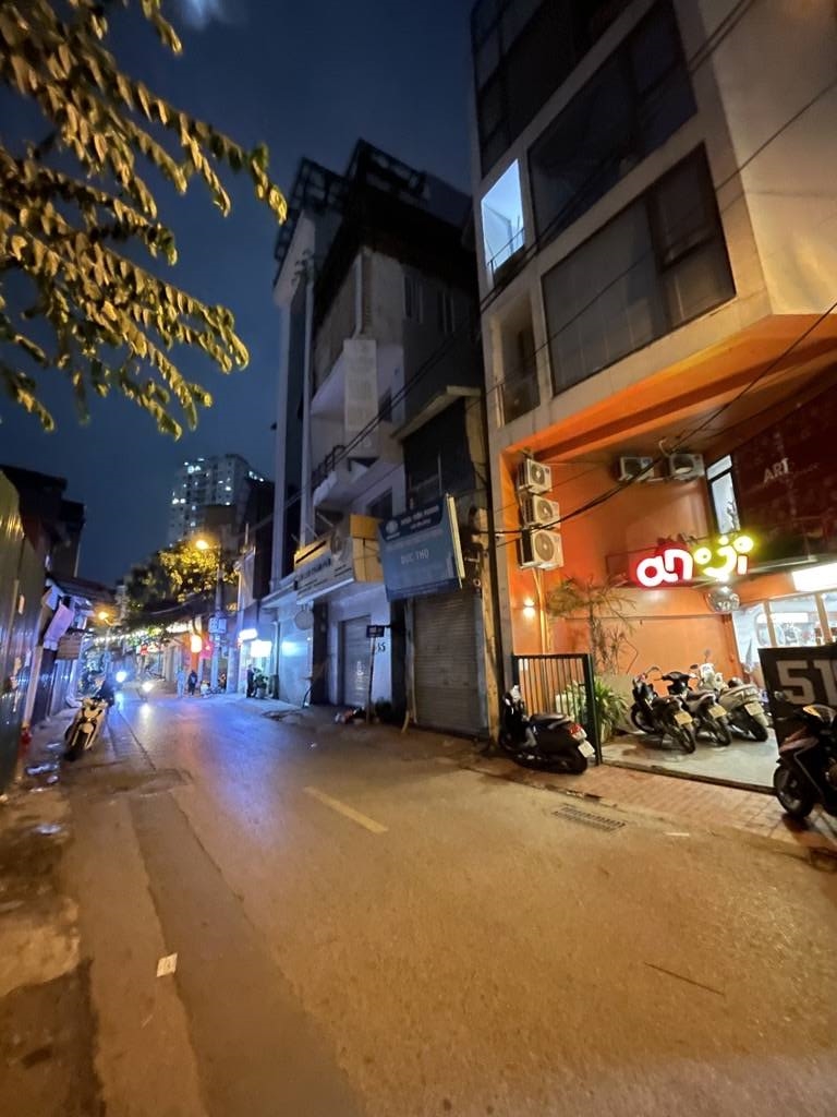 Bán nhà mặt phố Hoàng Ngân, Thanh Xuân 68m² giá 24 tỷ - Lô góc, kinh doanh sầm uất!