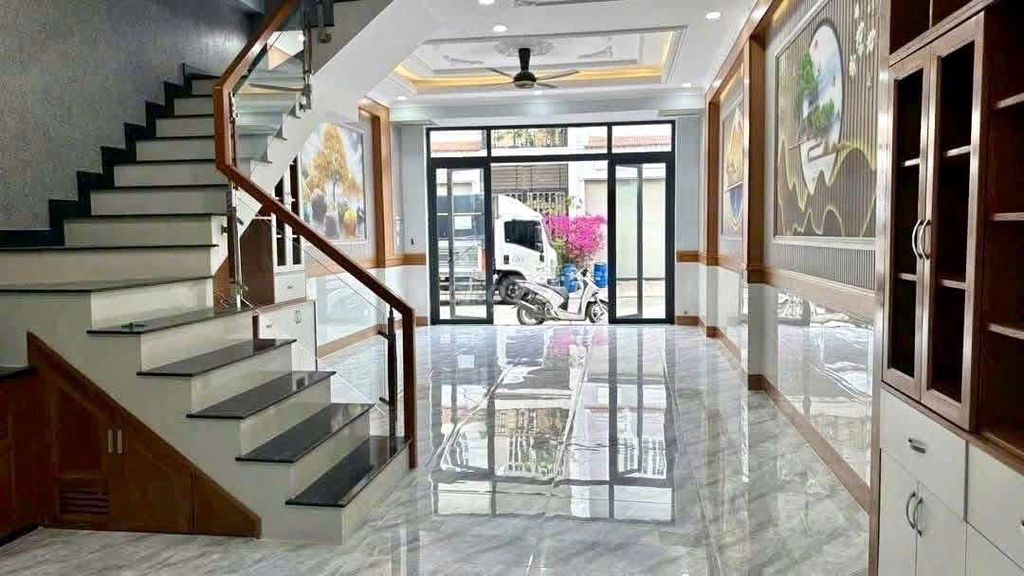 Nhà 4 tầng Dĩ An 63m² giá 6 tỷ - Ô tô ngủ trong nhà!