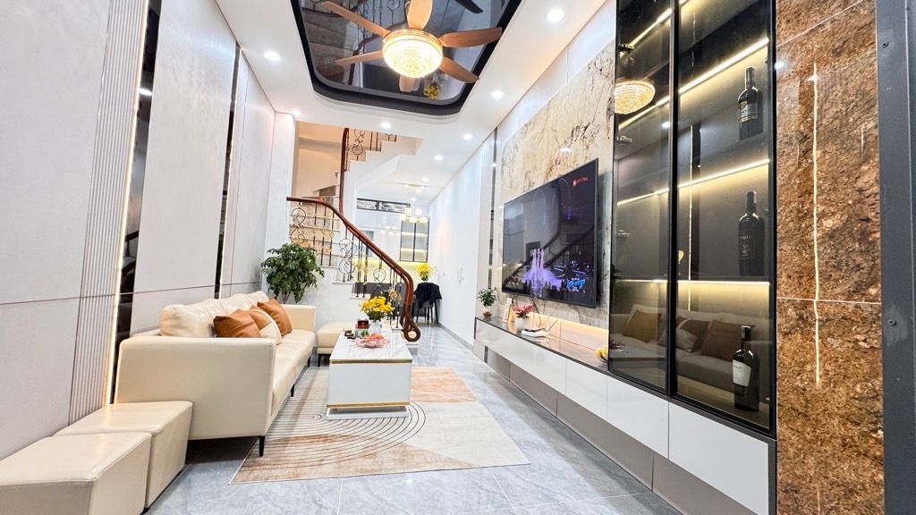 Nhà phố Ngọc Khánh 36m² giá 9.85 tỷ - Thiết kế đẹp, sẵn sàng giao dịch!