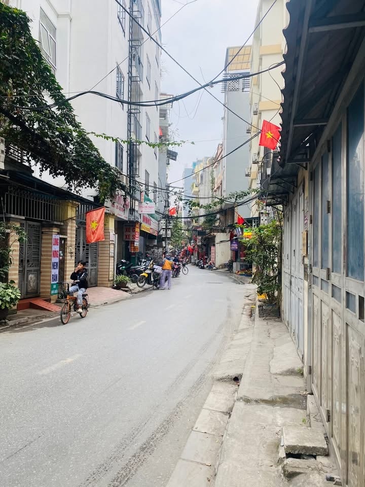 Nhà mặt phố Hoa Bằng, Cầu Giấy 62m² giá 25.5 tỷ - Kinh doanh đỉnh cao!