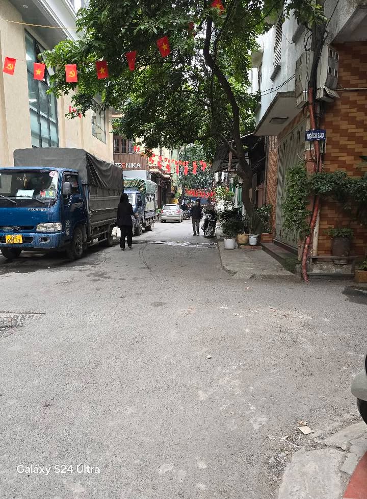 Nhà riêng Cầu Giấy 40m² giá 12 tỷ - Sổ hồng chính chủ, ô tô vào tận nhà!