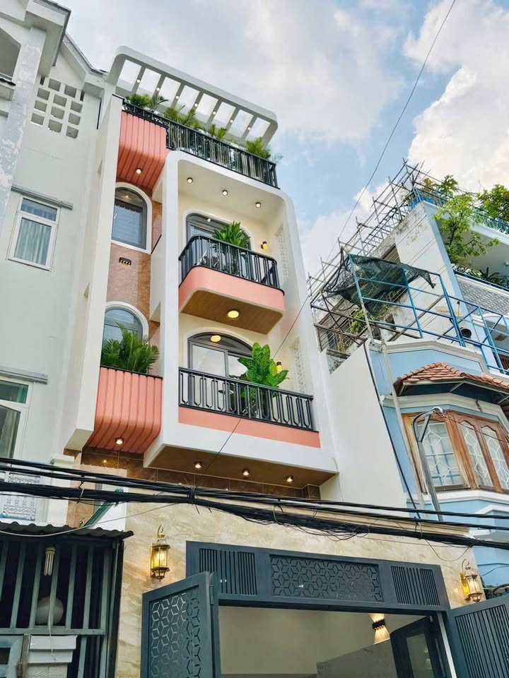 Townhouse Gò Vấp 67m² giá 11.8 tỷ - Nhà mới có thang máy, xe hơi ngủ trong nhà!