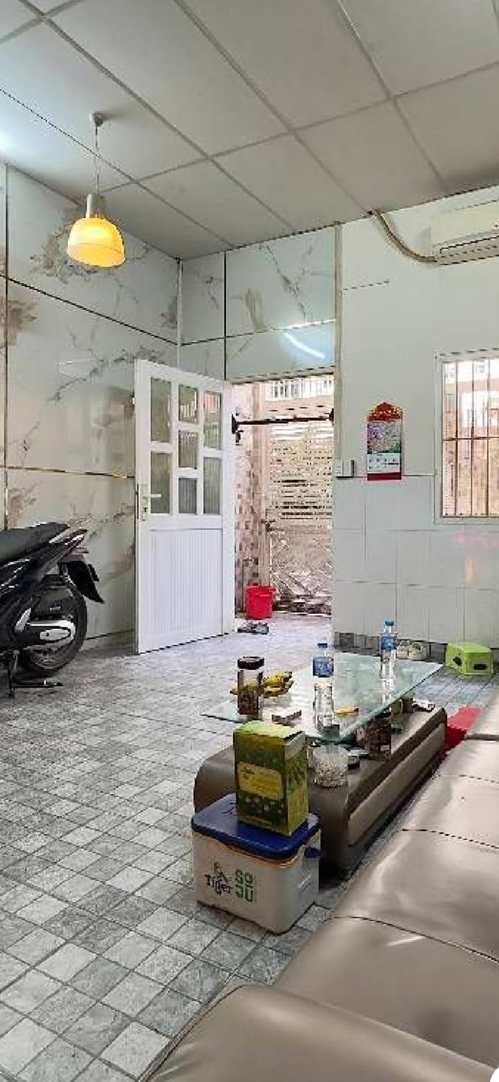 Nhà riêng Quận 4 - 65m² giá 6 tỷ - Vị trí vàng, hẻm thông thoáng