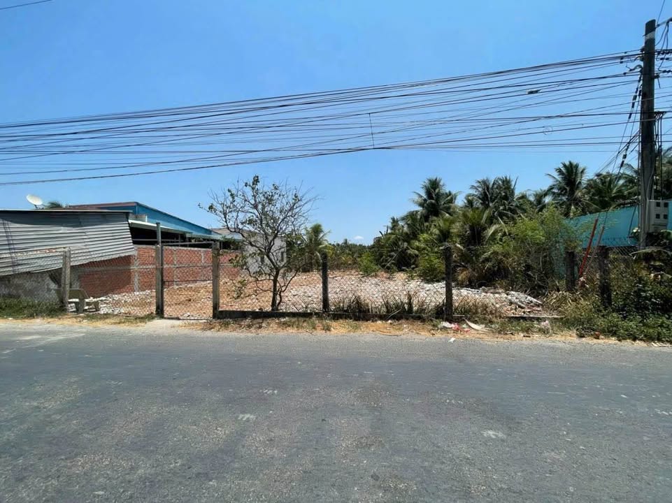 Đất nền 3143m² mặt tiền đường huyện 28B, Tiền Giang giá 5.6 tỷ - Đầu tư lý tưởng!