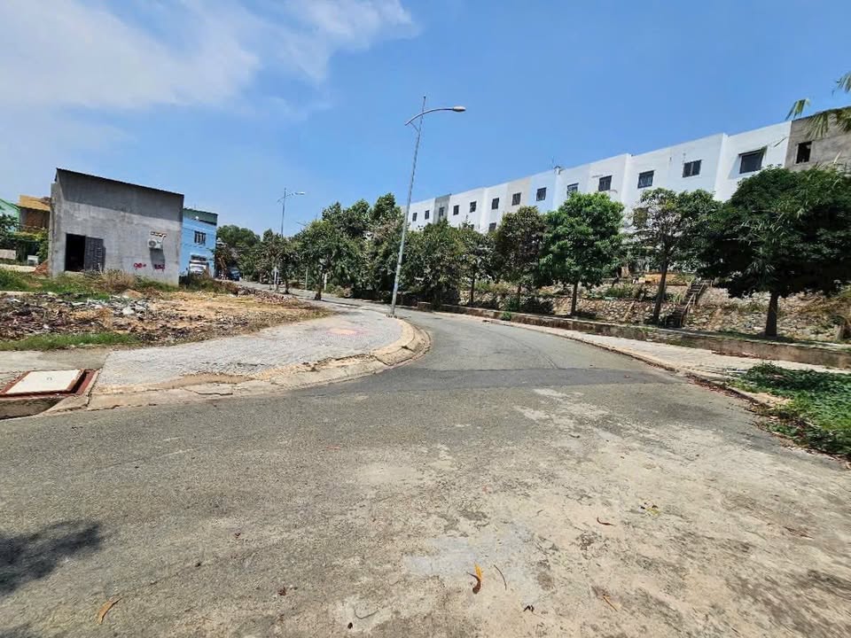 Đất góc 2 mặt tiền Hố Lang, Dĩ An 86.5m² giá 3.5 tỷ - Thổ cư 100%