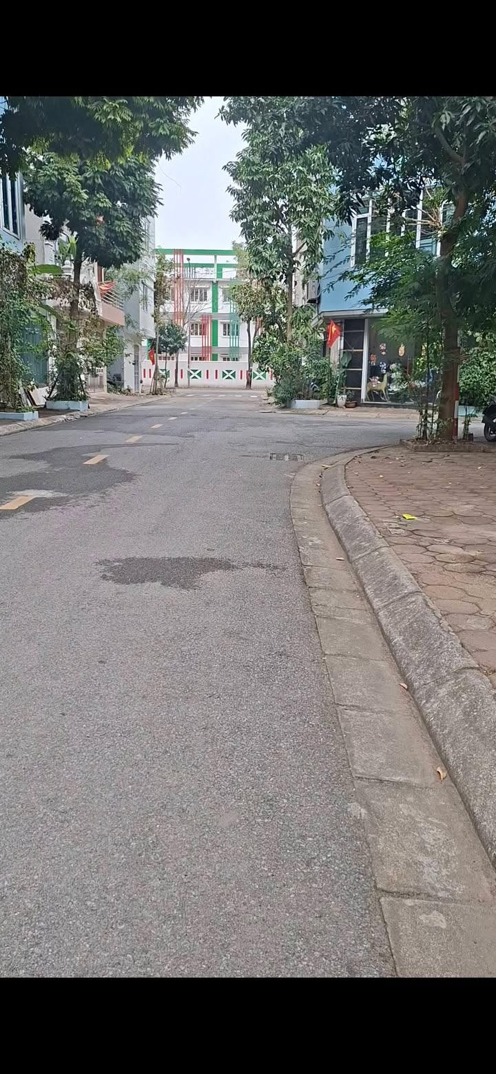 Đất TĐC Việt Hưng, Quận Long Biên 60m² giá 15 tỷ - Đầu tư sinh lời tiềm năng!