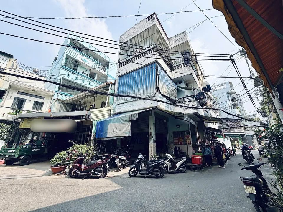 Nhà hẻm xe tải Lạc Long Quân P10 Tân Bình 21m² giá 6.38 tỷ - Căn góc không lộ giới!