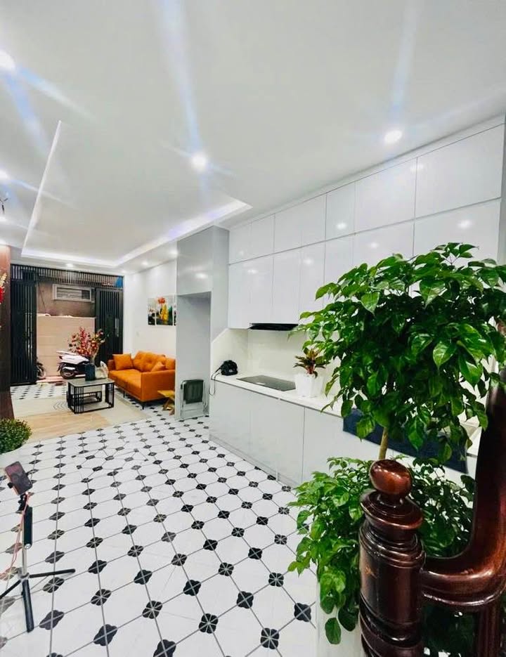 Nhà riêng Cầu Giấy 36m² giá 8 tỷ - Vị trí đẹp, gần phố!