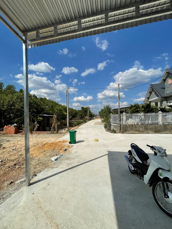 Nhà 1 trệt 1 lầu và 7 phòng trọ tại Đồng Xoài, 252m² - Giá 2.4 tỷ, đầu tư sinh lời!