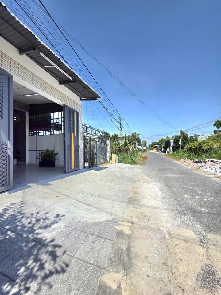 FrontHouse tại Ấp Trường An, Tây Ninh 150m² giá 1.49 tỷ - Thiết kế sang trọng, kinh doanh ngay!