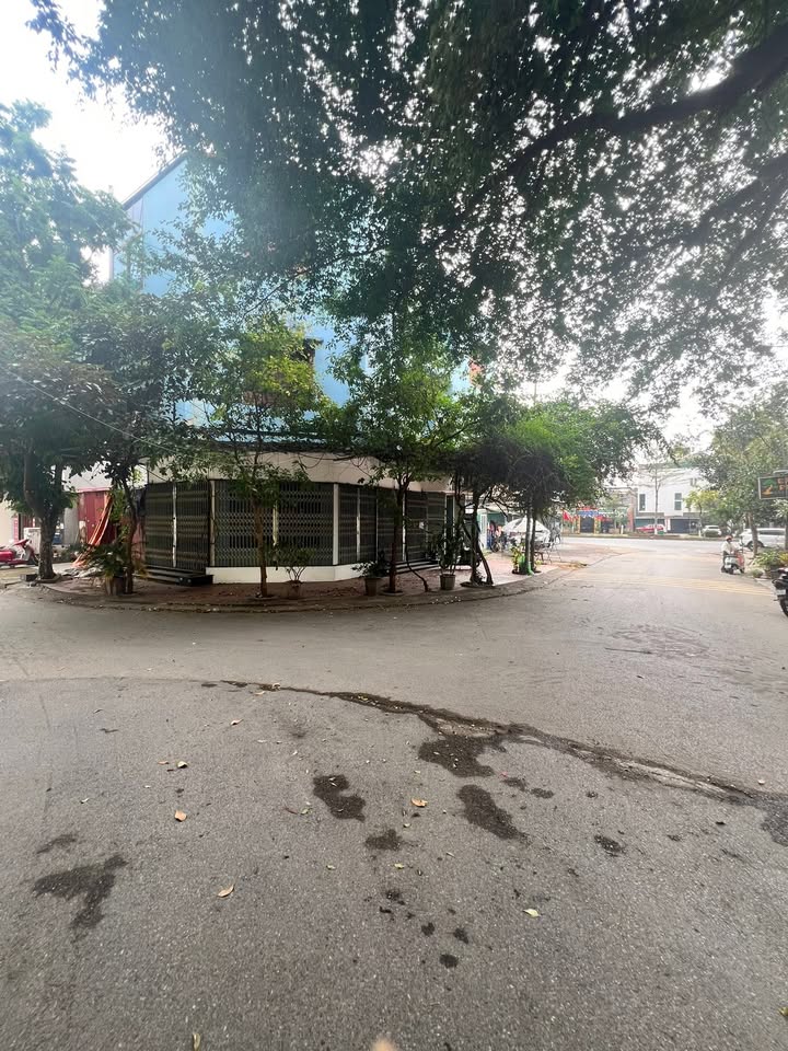 FrontHouse 3 tầng Lạc Long Quân 76m² giá 9 tỷ - Vị trí kinh doanh đắc địa!